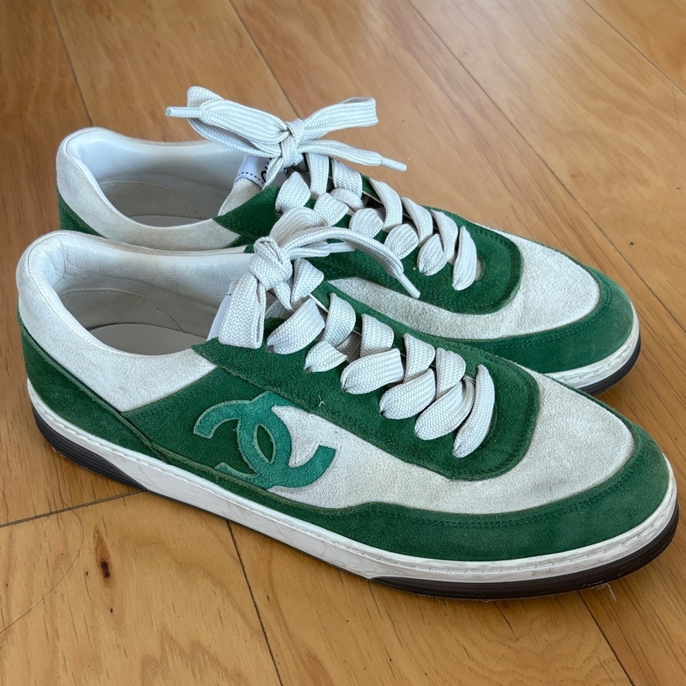 CHANEL Suede sneakers  in Green and White